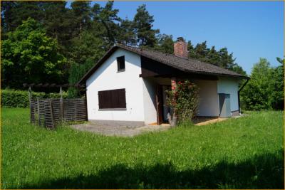 Wochendgrundstück mit massiv gebauten Gartenhaus