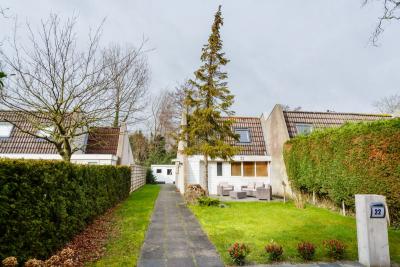 Das Ferienhaus befindet sich in der ruhigen und kleinen Parkanlage „De Schouwse Stee“