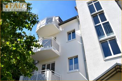 Sonnige Zwei-Zimmer-Wohnung mit 2 Balkonen und Tiefgarage!