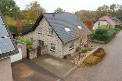 Freistehendes Einfamilienhaus mit Wintergarten